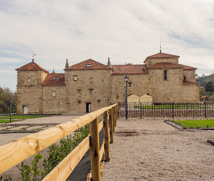 Eventos en Cantabria Vista exterior de Palacio de los Acevedo en Hoznayo